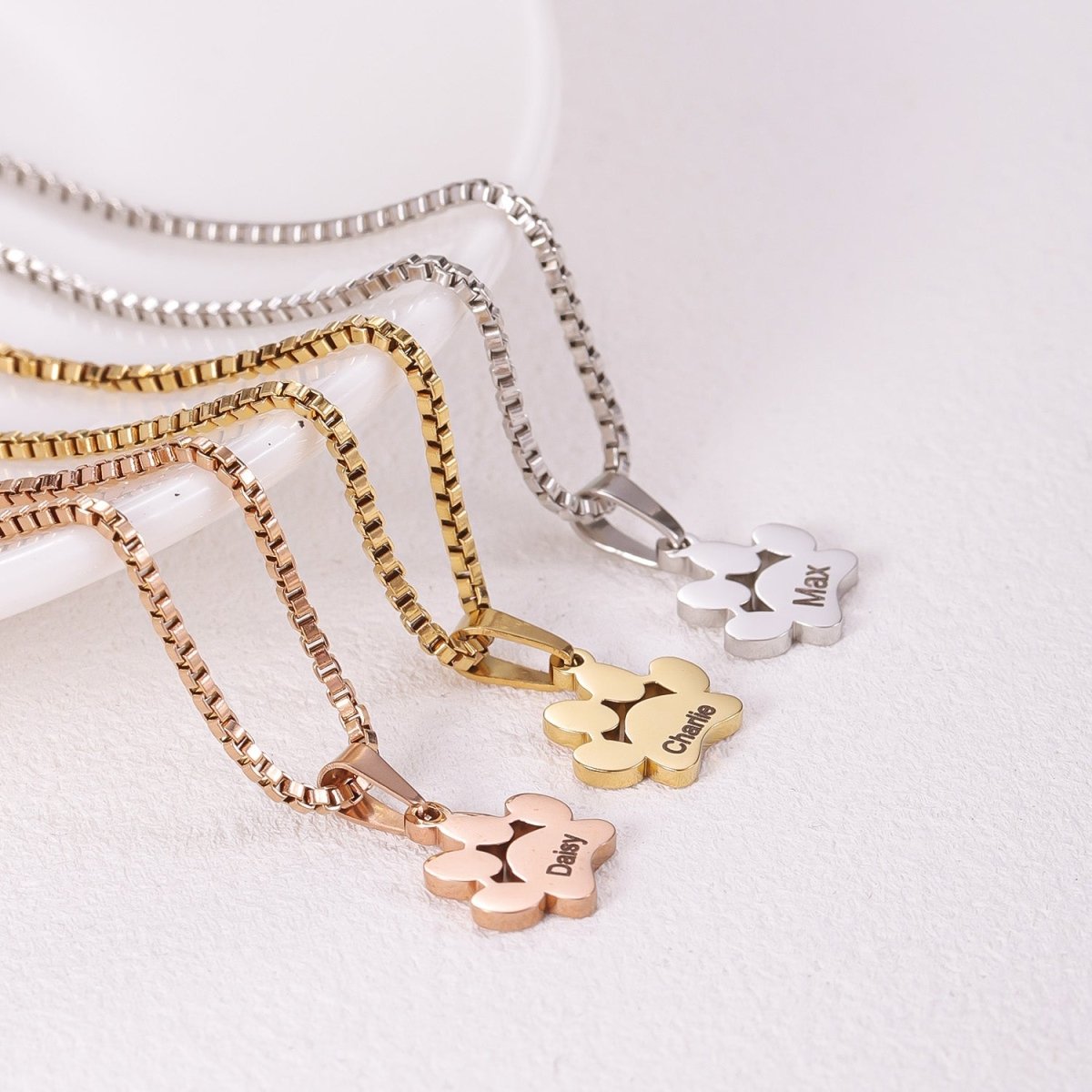 Personalized Paw Name Necklace – Custom Dog & Cat Paw Pendant - MyFurHero