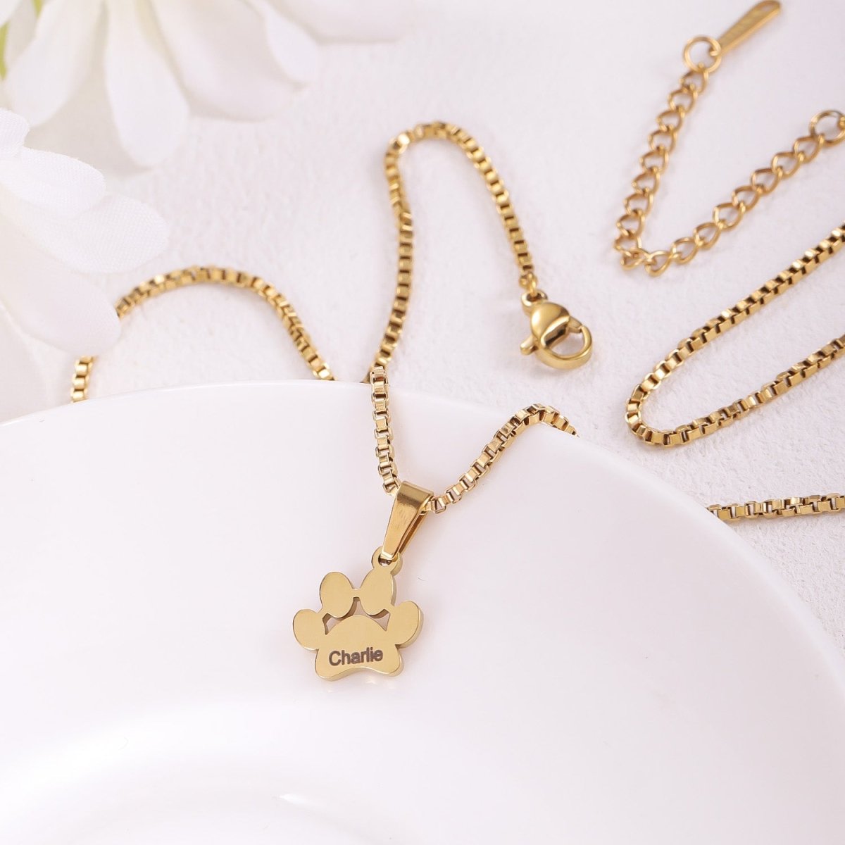 Personalized Paw Name Necklace – Custom Dog & Cat Paw Pendant - MyFurHero